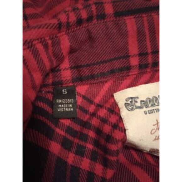 FreeShirt Women's Size Small Red & Black Long Plaid Shirt - Picture 6 of 7